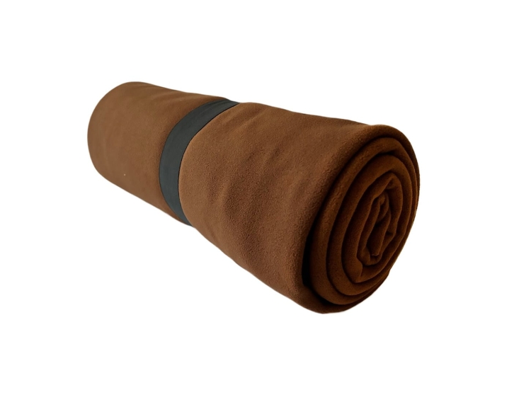 Ruskea fleece-peitto joka tilaisuuteen