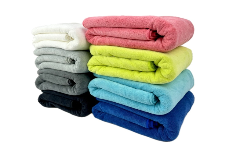 Mikrofibrowy ręcznik szybkoschnący biały - Fitness PRO